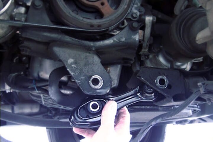 Common Signs of Bad Engine and Transmission Mounts