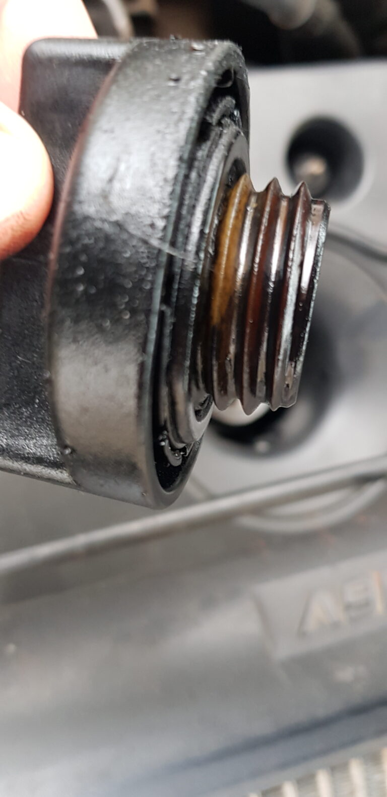 12 Signs You Need an Oil Change in Your Vehicle