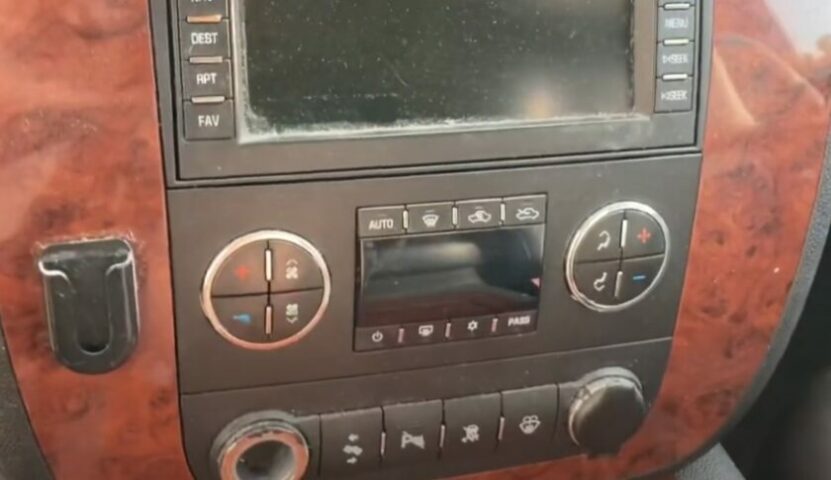 How Do You Reset The AC On a Chevy Avalanche?  (With Pictures)