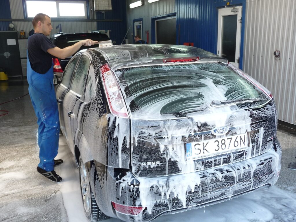 Should I Remove Old Wax Before Waxing Car