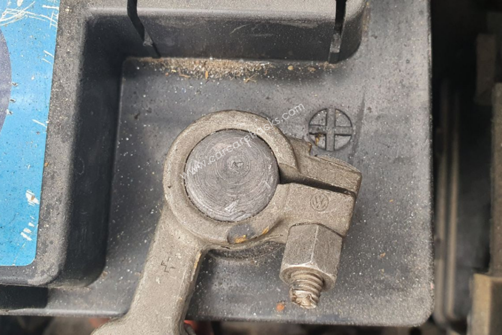 Car Is Completely Dead But The Battery Is Good (7 Possible Causes)