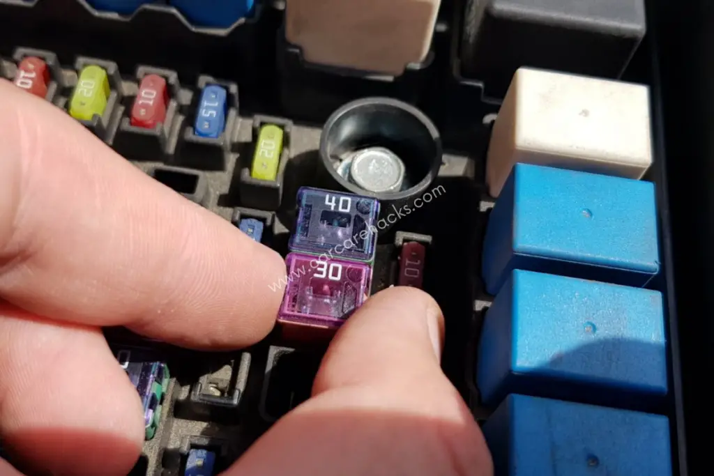 What Does A Blown 30 Amp Fuse Look Like (With Pictures)